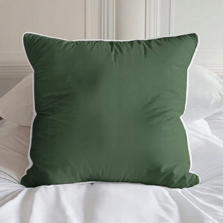 Zdjęcie przedstawiające Komplet pościeli butelkowozielonej z połyskiem