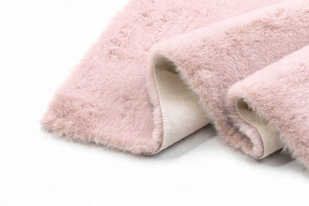 Zdjęcie przedstawiające Pluszowy dywanik Rabbit różowy z antypoślizgowym spodem