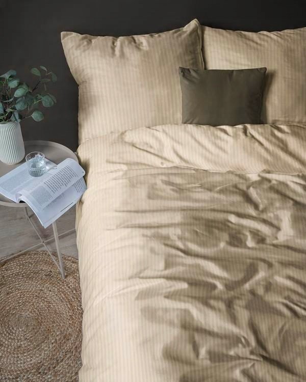 Zdjęcie przedstawiające Pościel luksusowa piaskowa w subtelne paski