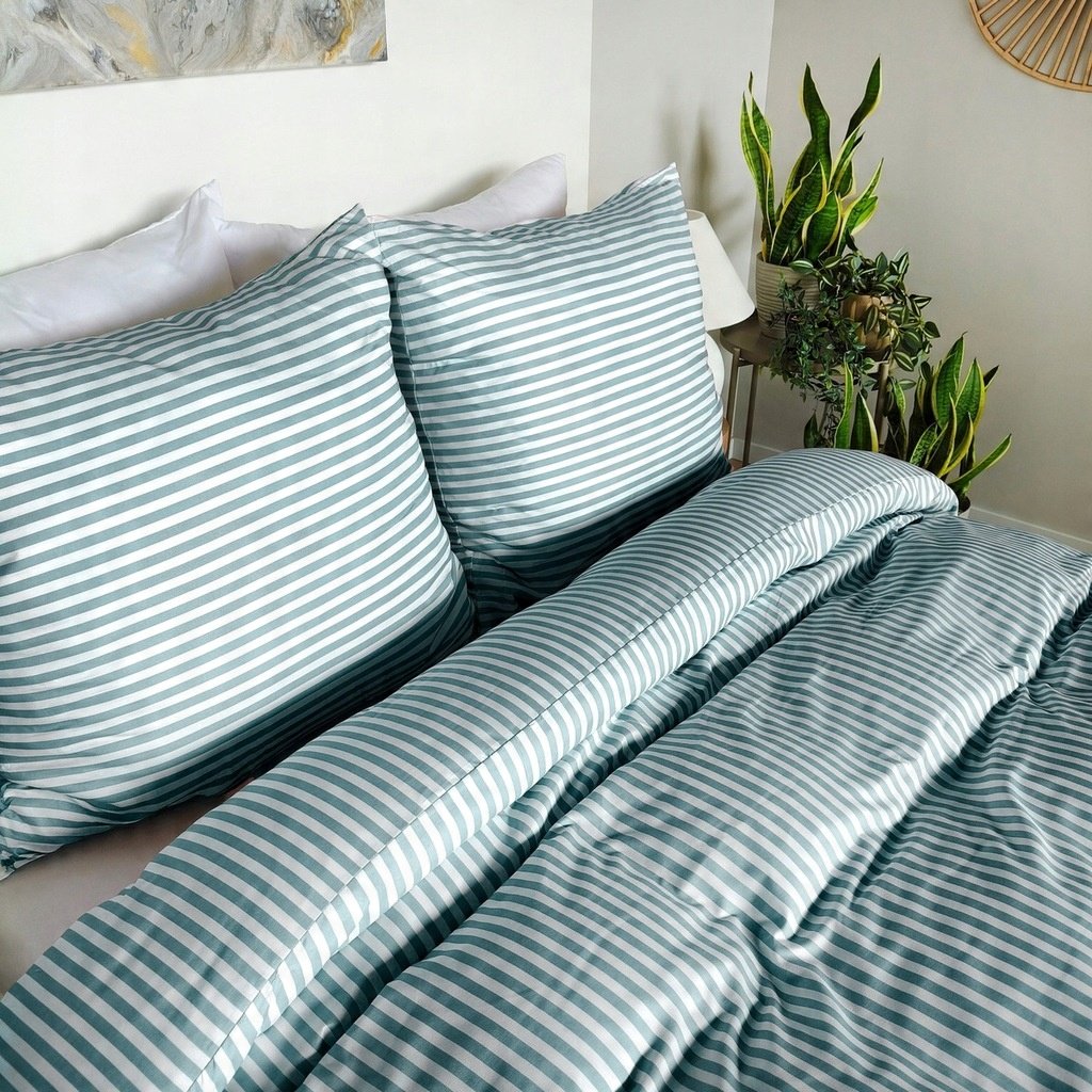 Zdjęcie przedstawiające Nowoczesna pościel w paski niebieskie z mikrofibry