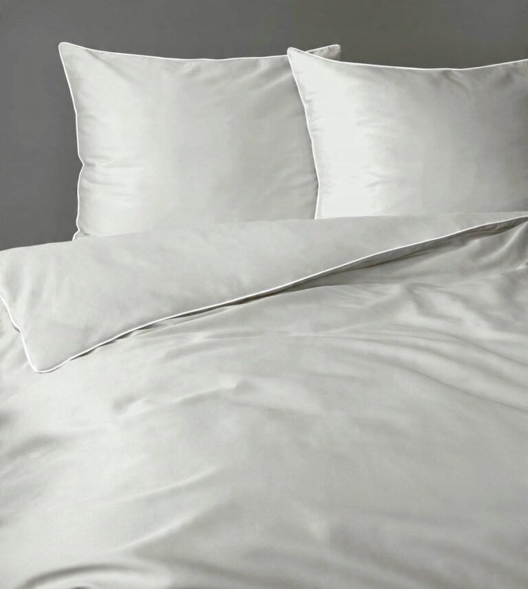 Zdjęcie przedstawiające Miękka i elegancka pościel jasnoszara 100% bawełna