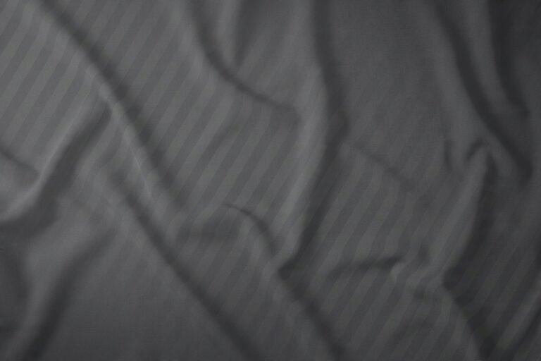 Zdjęcie przedstawiające Pościel bawełniana adamaszkowa 160x200 cm w odcieniu ciemnoszarym, komplet premium