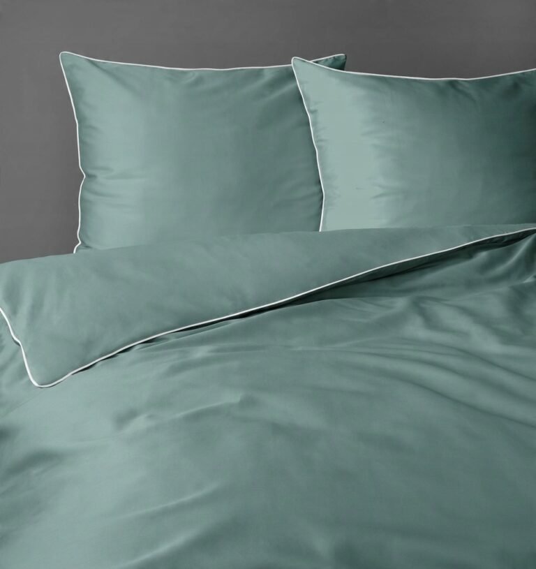 Zdjęcie przedstawiające Pościel satynowa miętowa, miękka i stylowa