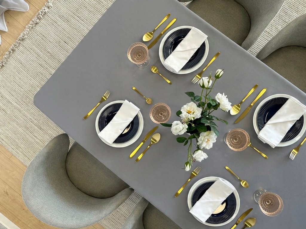 Zdjęcie przedstawiające Elegancki jasnoszary obrus do kuchni i salonu