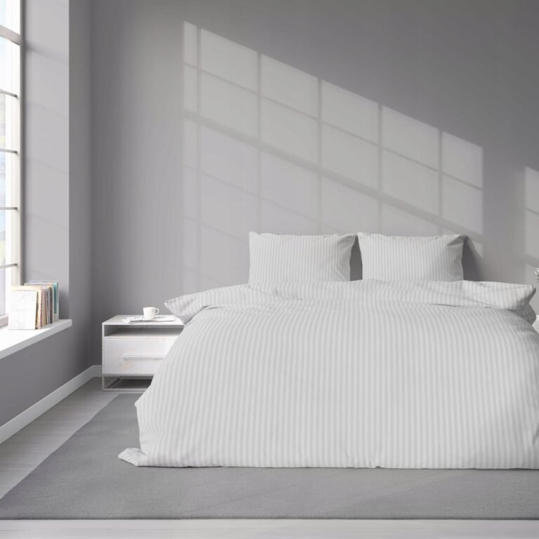 Zdjęcie przedstawiające Komplet pościeli srebrny 160x200 cm z dwiema poszewkami, 100% bawełna adamaszkowa