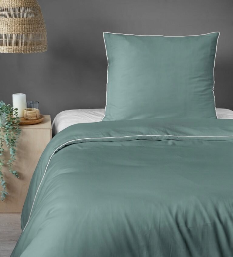 Zdjęcie przedstawiające Pościel miętowa z delikatną lamówką, luksusowa bawełna