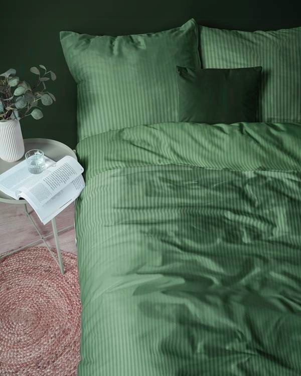 Zdjęcie przedstawiające Pościel z adamaszku zielona klasyczna i stylowa