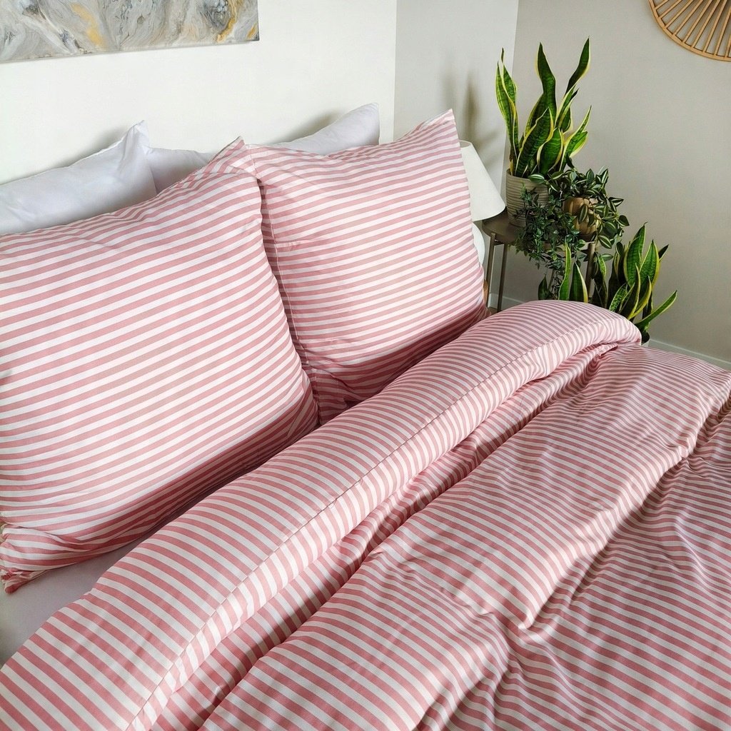 Zdjęcie przedstawiające Komplet pościeli różowej 220x200 z mikrofibry