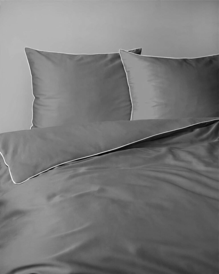 Zdjęcie przedstawiające Pościel bawełniana makosatynowa w kolorze szarym 140x200 cm z ozdobną lamówką