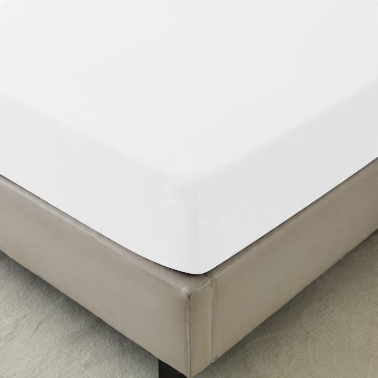 Zdjęcie przedstawiające Prześcieradło białe satynowe z gumką, luksusowy styl
