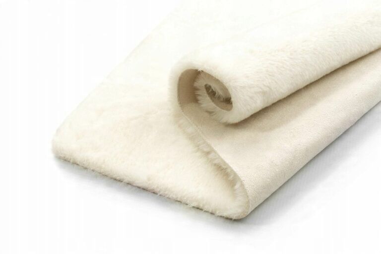 Zdjęcie przedstawiające Ecru dywan Rabbit 40x60 cm – stylowy i delikatny dodatek do łazienki lub sypialni