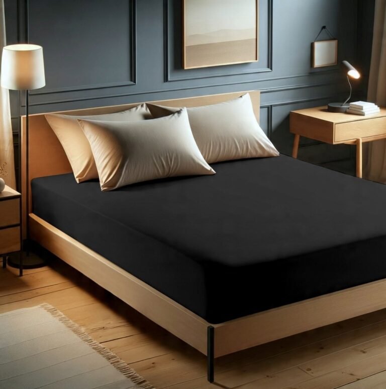 Zdjęcie przedstawiające Satynowe prześcieradło czarne na materac 120x200 cm