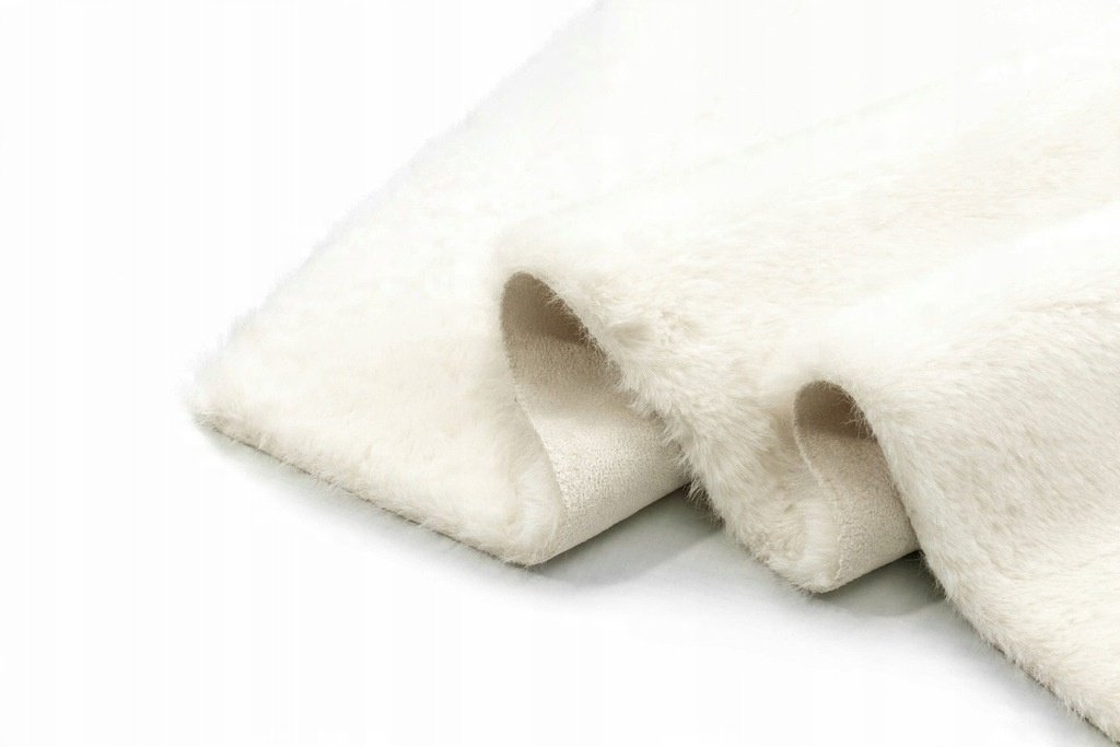Zdjęcie przedstawiające Puszysty dywan Rabbit ecru – delikatny kolor i przyjemna tekstura