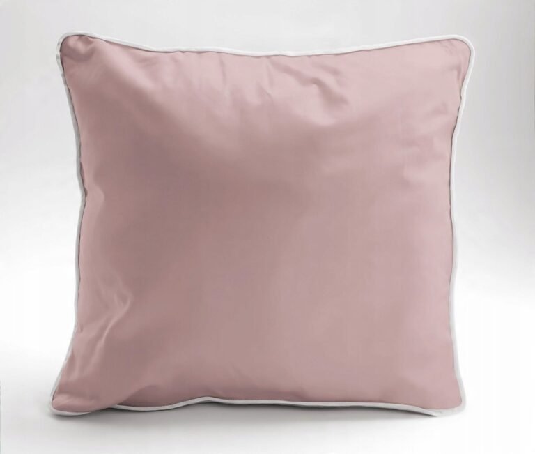 Zdjęcie przedstawiające Różowa pościel z lamówką 180x200 cm, luksusowa jakość