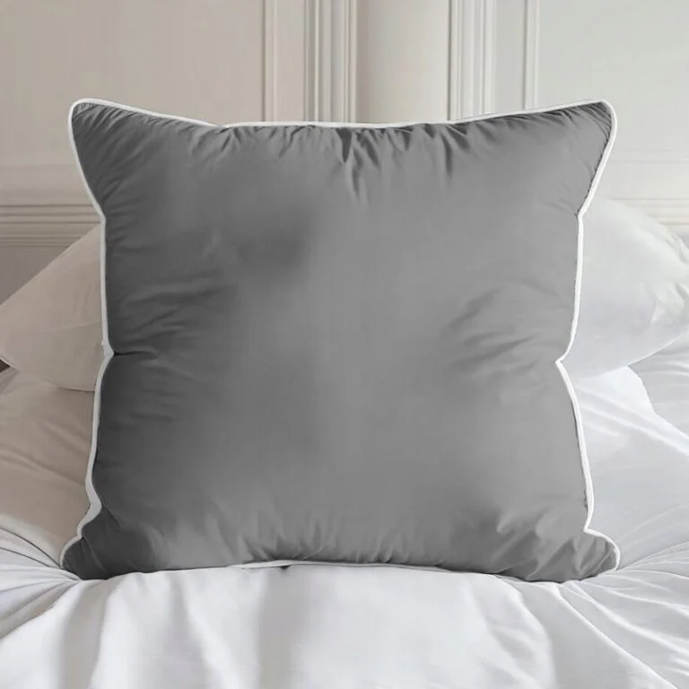 Zdjęcie przedstawiające Szara poszewka na poduszkę 40x40 cm z makosatyny 100% bawełna
