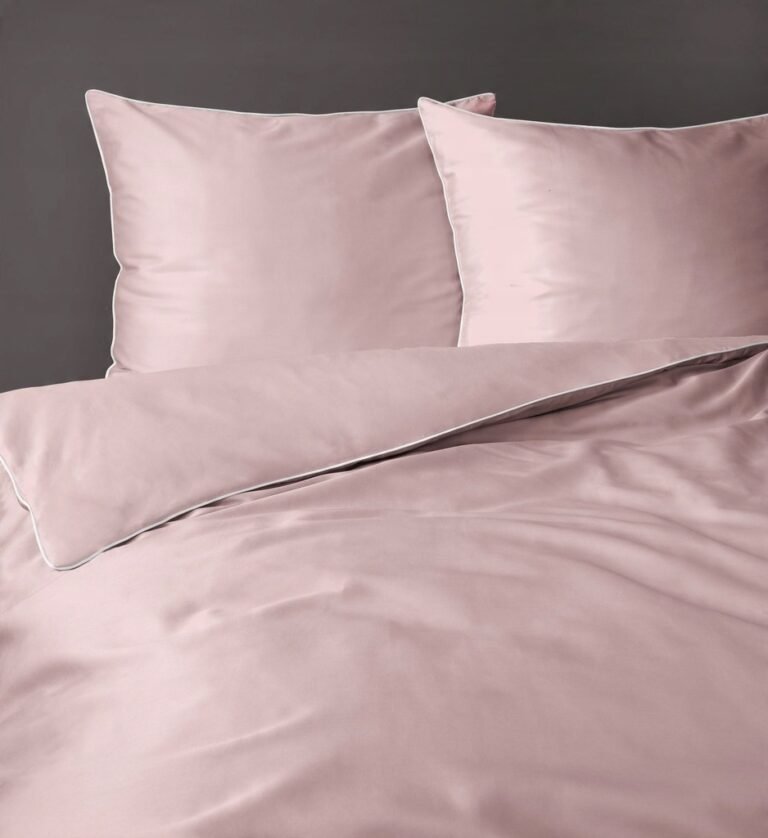 Zdjęcie przedstawiające Stylowa pościel satynowa pudrowy róż z lamówką