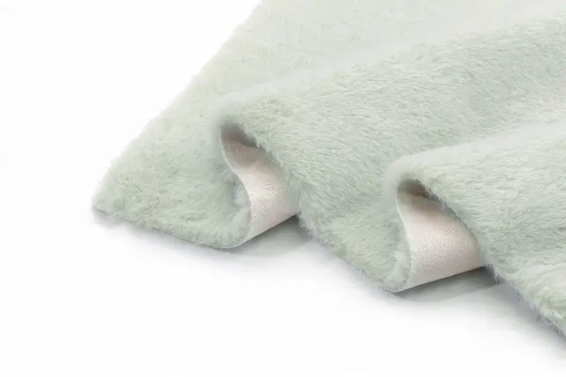 Zdjęcie przedstawiające Miękki dywanik Rabbit miętowy idealny do sypialni lub salonu