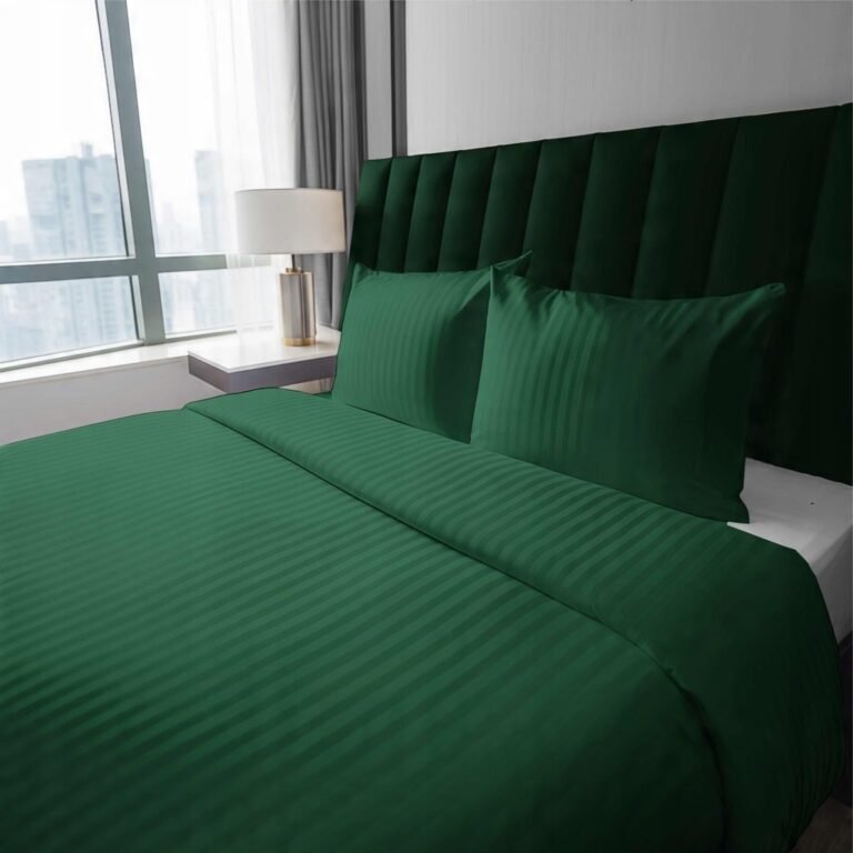 Zdjęcie przedstawiające Zielona pościel satynowa adamaszkowa elegancka