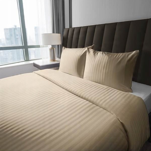 Zdjęcie przedstawiające Komplet pościeli bawełnianej w kolorze beżowym – delikatna i stylowa tkanina