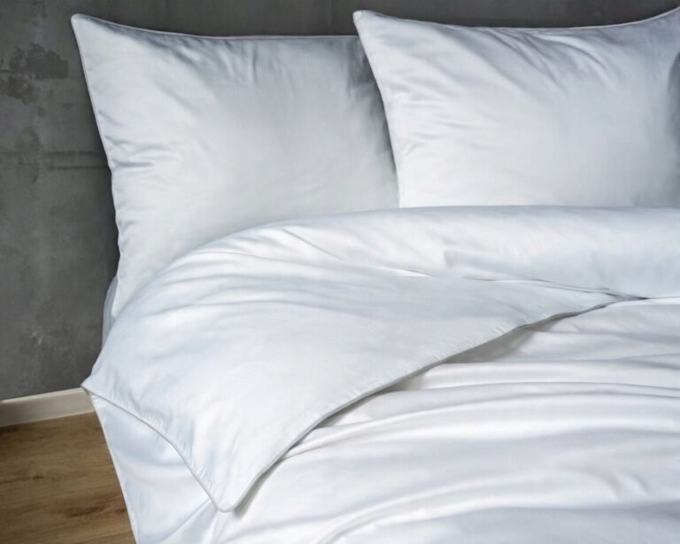 Zdjęcie przedstawiające Pościel biała 160x200 z makosatyny, wysokiej jakości bawełna