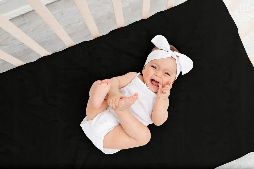 Zdjęcie przedstawiające Prześcieradło 120x200 z gumką czarne, bawełniane