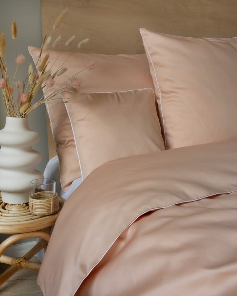 Zdjęcie przedstawiające Luksusowa pościel makosatyna brzoskwiniowa 160x200 z 2 poszewkami