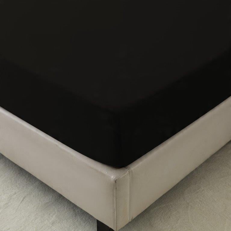 Zdjęcie przedstawiające Czarne prześcieradło Bolzano 60x120 cm z gumką satyna bawełniana