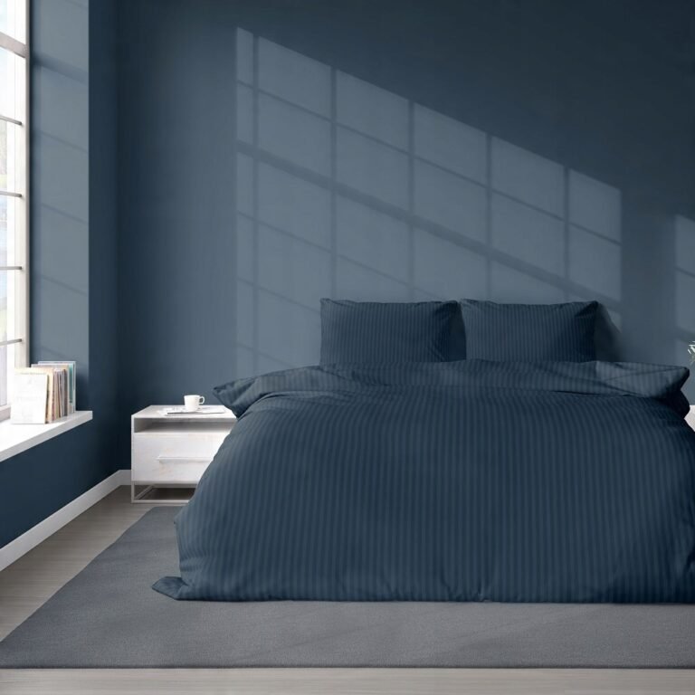 Zdjęcie przedstawiające Luksusowa pościel bawełniana adamaszkowa w kolorze granatowym