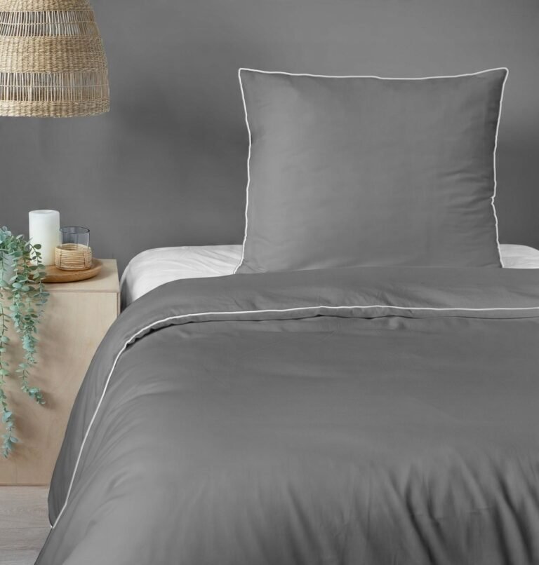 Zdjęcie przedstawiające Luksusowy komplet pościeli makosatynowej 180x200 cm w kolorze szarym z elegancką lamówką