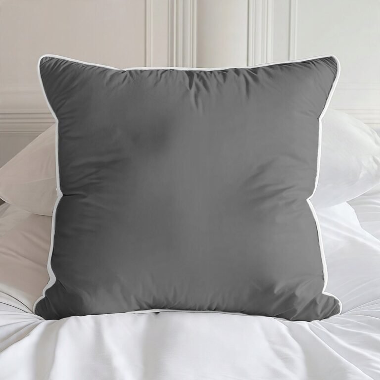 Zdjęcie przedstawiające Pościel szara 180x200 cm z lamówką, 100% makosatyna bawełniana – zestaw 3-częściowy