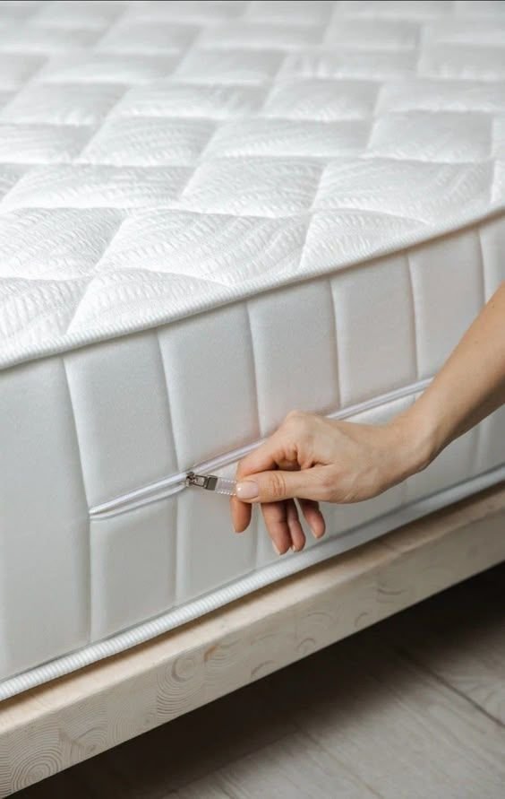 Zdjęcie wyróżniające wpis na temat jak ochraniacz wpływa na trwałość i higienę materaca