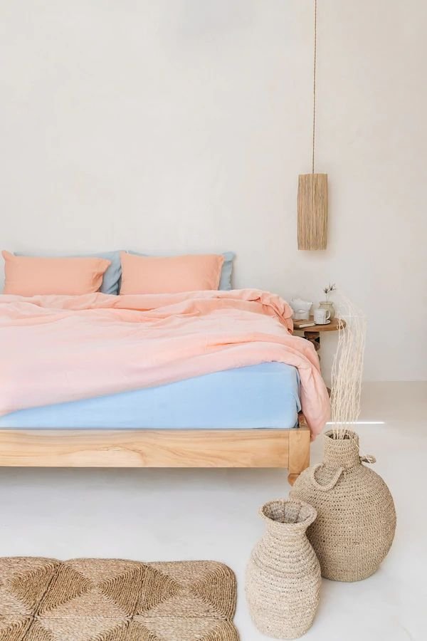 Sypialnia w klimacie retro – inspiracje i praktyczne porady aranżacyjne